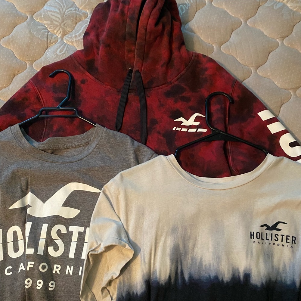 Hollister bundles comes with a hoodie and 2 t shirts